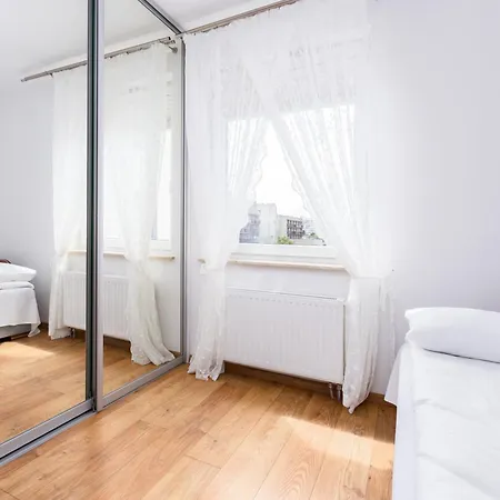 Brzezno Homely By Bookinghost *