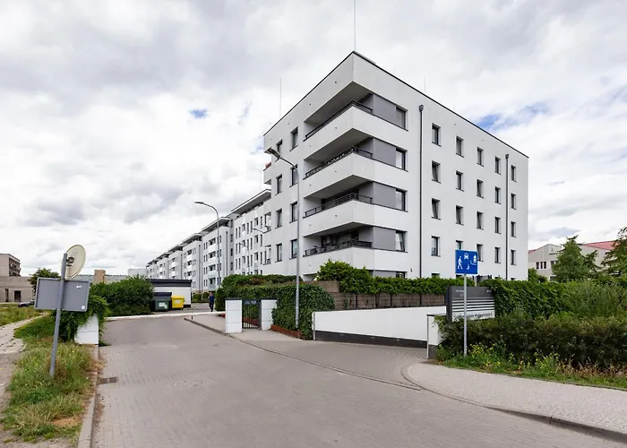 Brzezno Homely By Bookinghost *